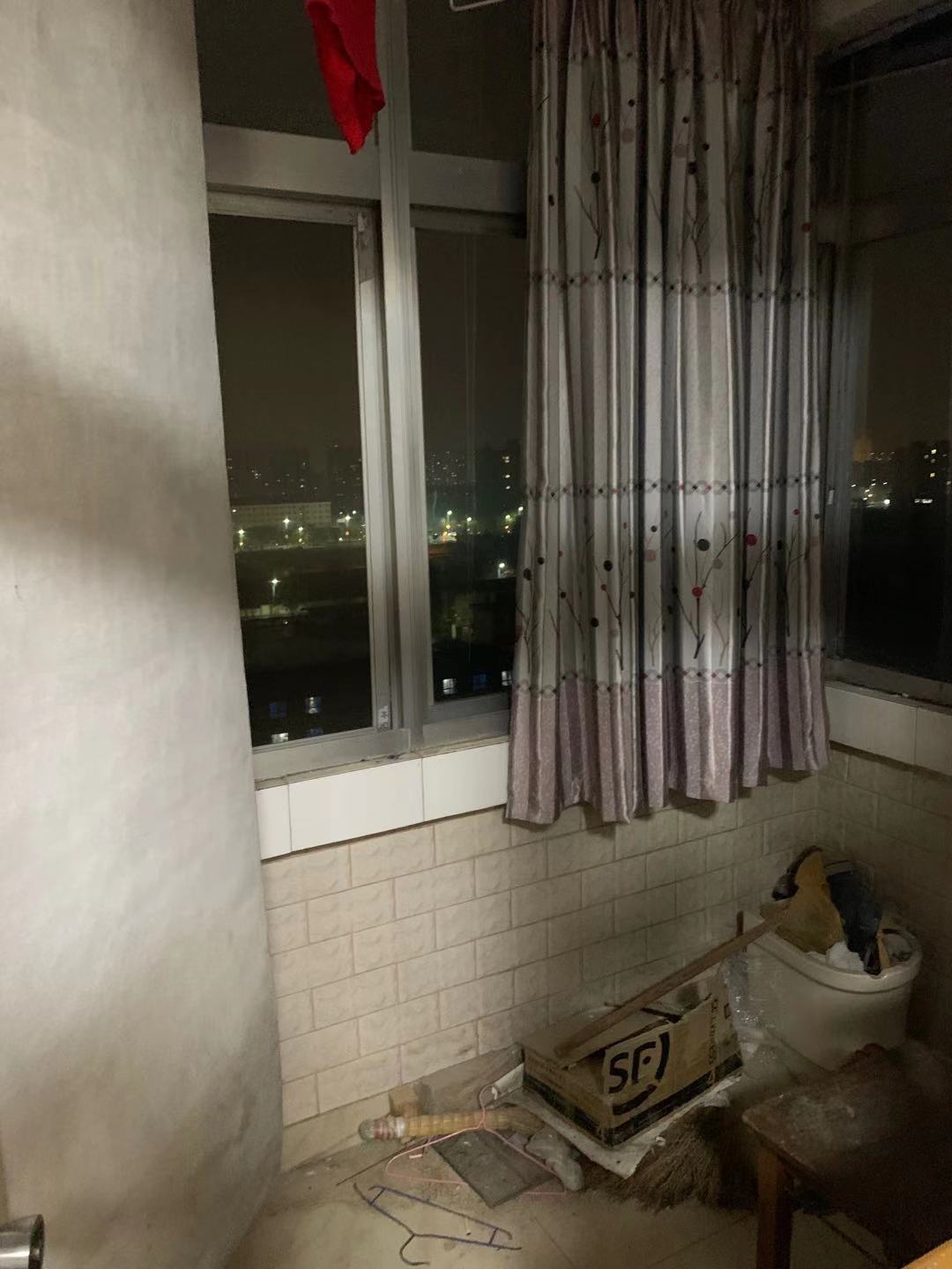 卧室阳台.jpg