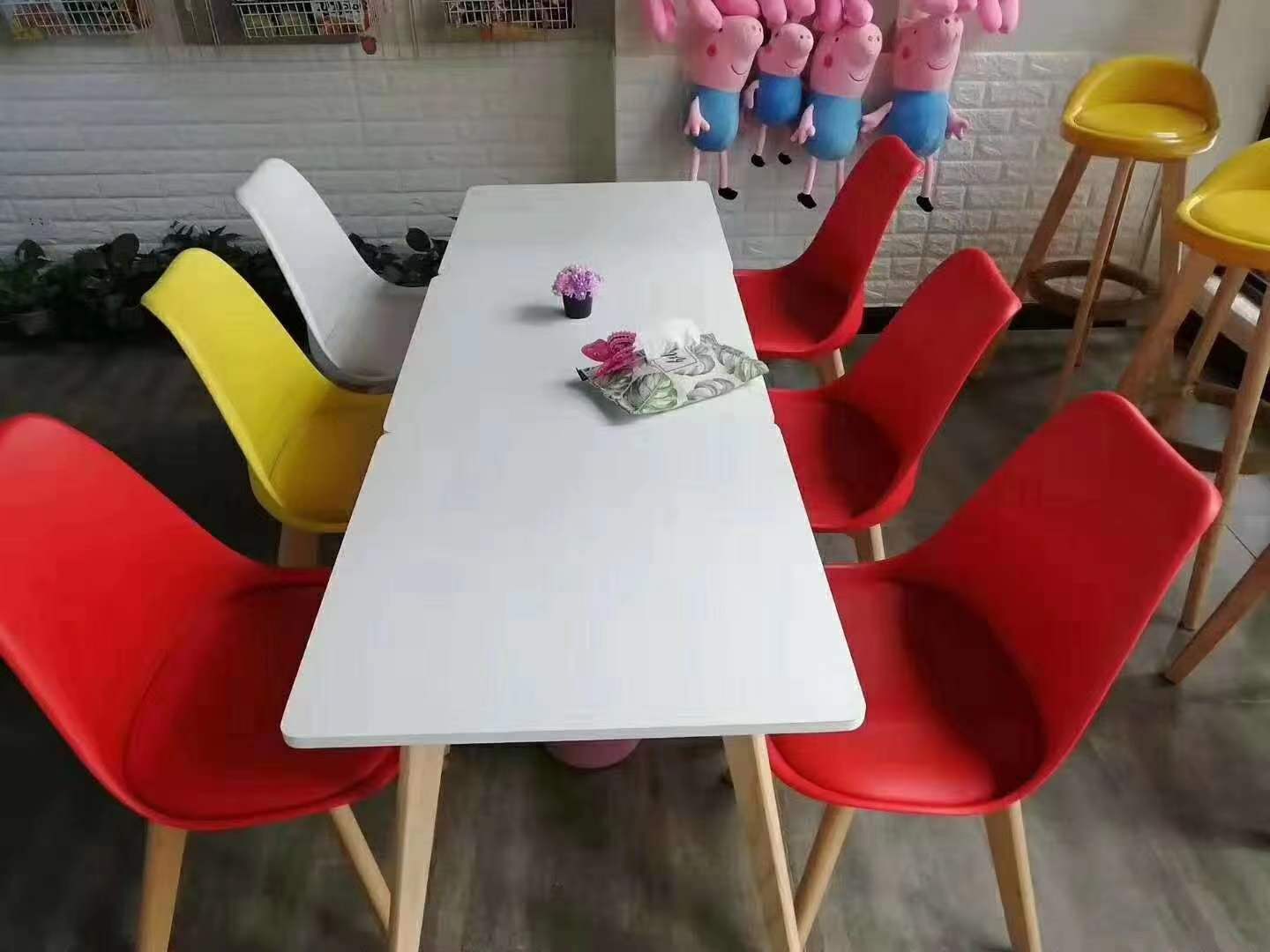 60*60桌子加彩色椅子