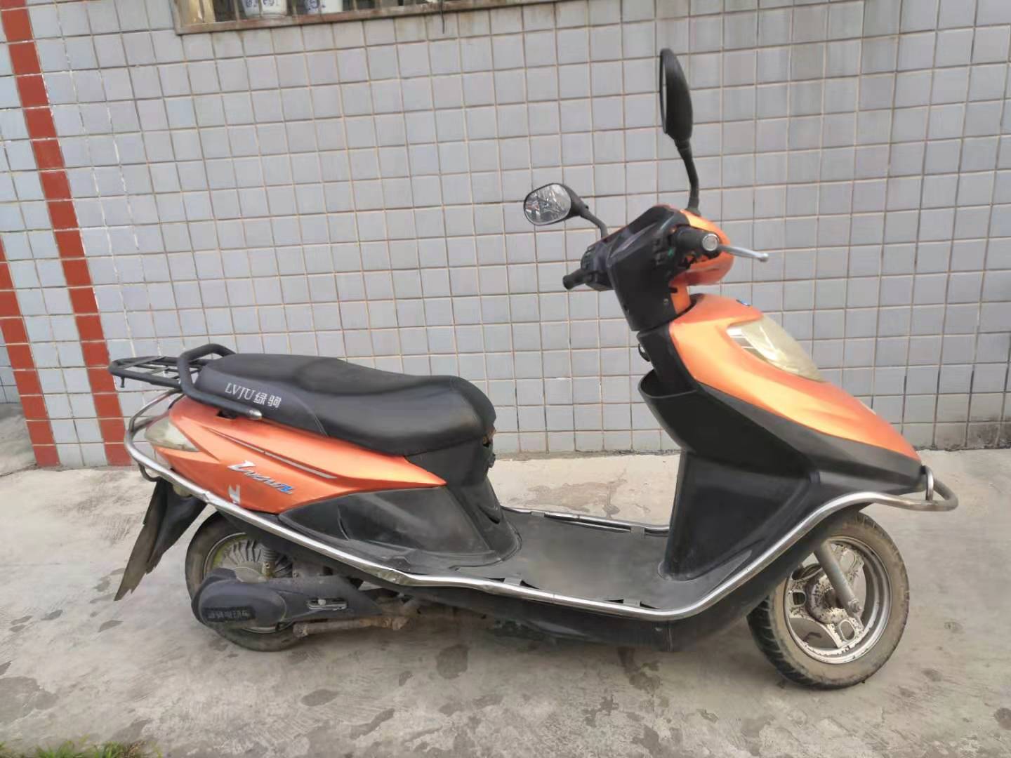 绿驹电动车一辆,电瓶60v,能跑南北校5个来回,车况较好.